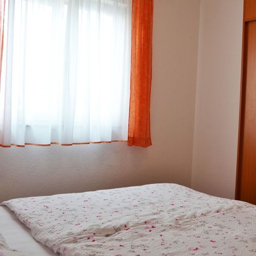 Apartament classic cu balcon cu 3 camere pentru 5 pers.