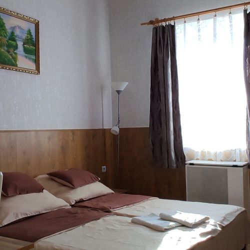 Camera cvadrupla standard familial(ă)