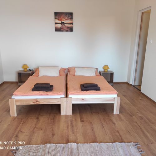 Apartament 2-osobowy na piętrze Bronze z 1 pomieszczeniem sypialnianym (możliwa dostawka)