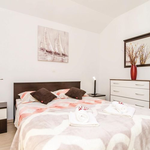 Apartament pentru 4 pers. (se inchirieaza doar integral)