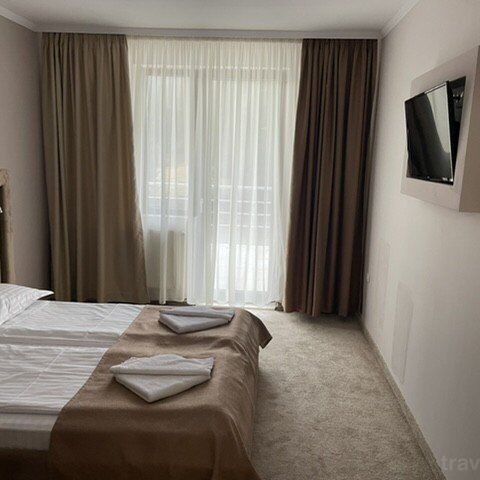 Camera dubla la etaj cu balcon