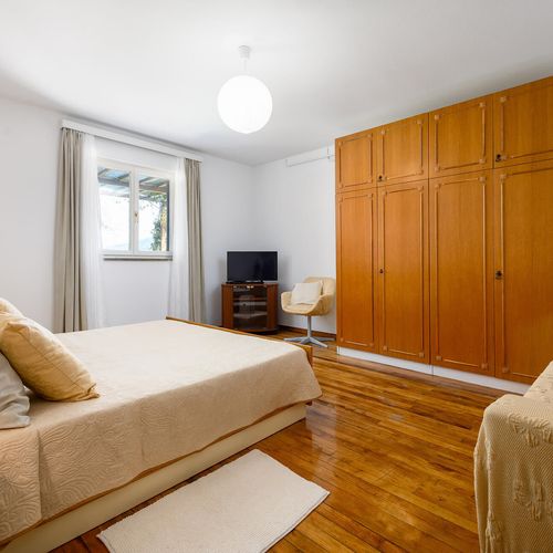 Apartament pentru 3 pers. (se inchirieaza doar integral)