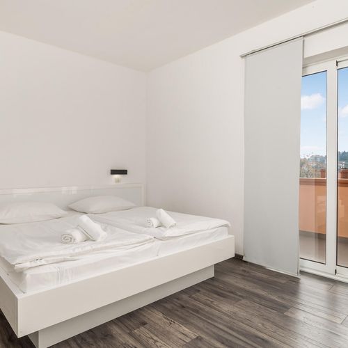 Apartament pentru 6 pers. (se inchirieaza doar integral)