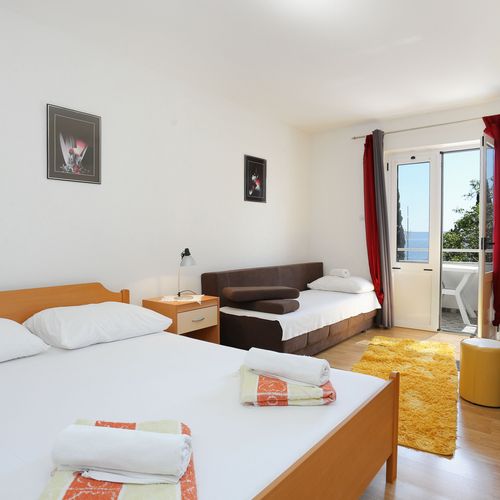 Apartament cu aer condiționat cu balcon cu 2 camere pentru 6 pers. A-18218-b