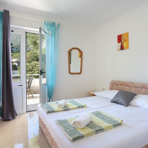 Apartament cu aer condiționat cu balcon cu 2 camere pentru 5 pers. A-18218-c
