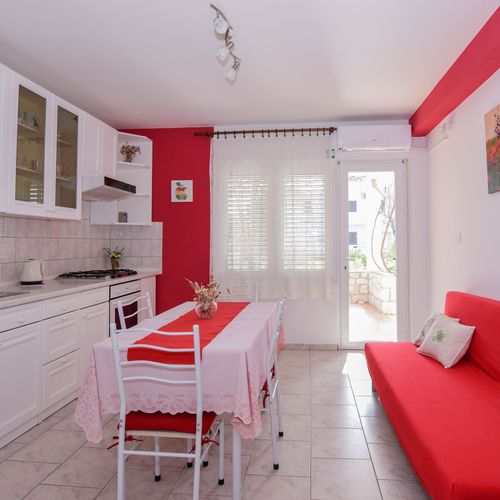 Apartman s klimatizací s terasou pro 3 os. s 1 ložnicí A-18848-a