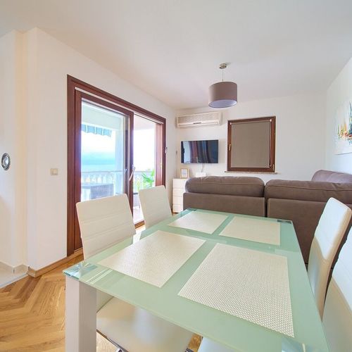 Apartament cu aer condiționat cu terasă cu 2 camere pentru 4 pers. A-19280-a