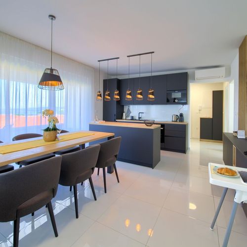 Apartament deluxe cu aer condiționat cu 3 camere pentru 6 pers.