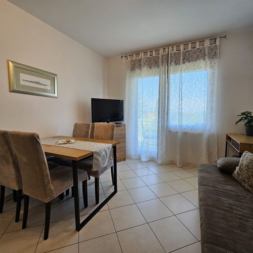Apartament 4-osobowy z klimatyzacją z balkonem z 1 pomieszczeniem sypialnianym A-19389-c