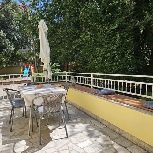 Apartament 2-osobowy z klimatyzacją z tarasem z 1 pomieszczeniem sypialnianym A-19389-e