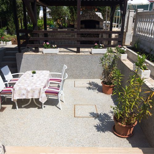 Apartament 4-osobowy z klimatyzacją z tarasem z 2 pomieszczeniami sypialnianymi A-19408-a
