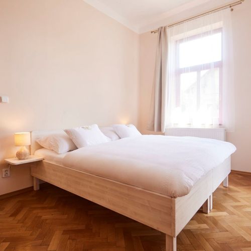 Apartament cu duș cu bucătărie proprie cu 3 camere pentru 7 pers. (se poate solicita pat suplimentar)