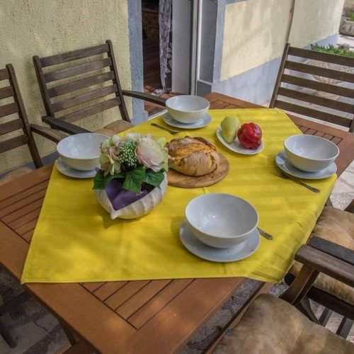 Apartament family la parter cu 2 camere pentru 5 pers.