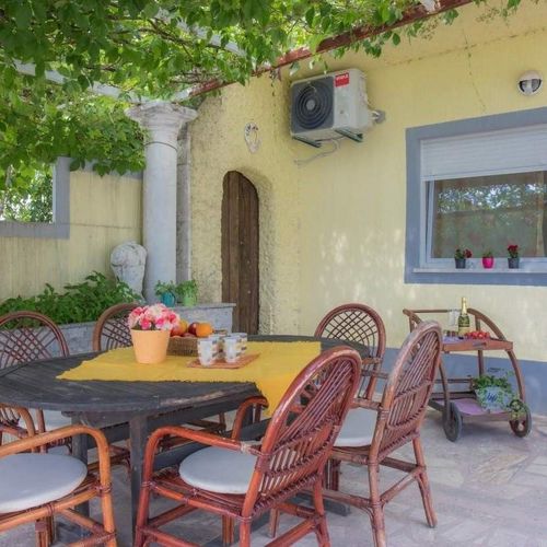 Apartament la parter cu grădină cu 2 camere pentru 4 pers.