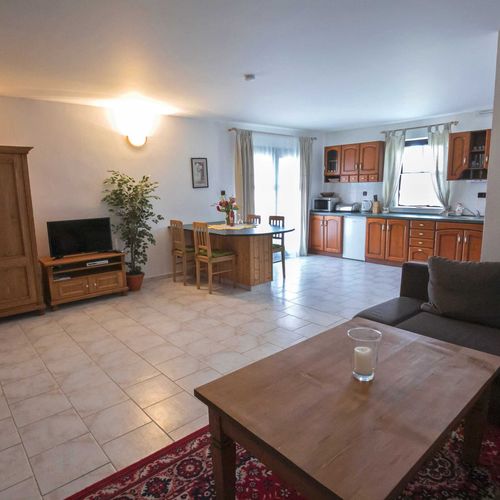 Apartament cu duș cu bucătărie proprie cu 2 camere pentru 6 pers.