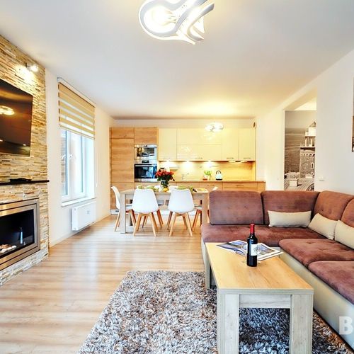 Apartament lângă piscină cu 3 camere pentru 6 pers.