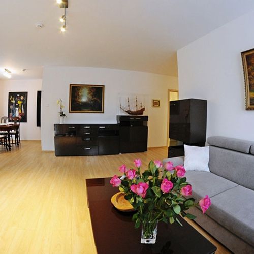 Apartament lângă piscină cu 3 camere pentru 6 pers.