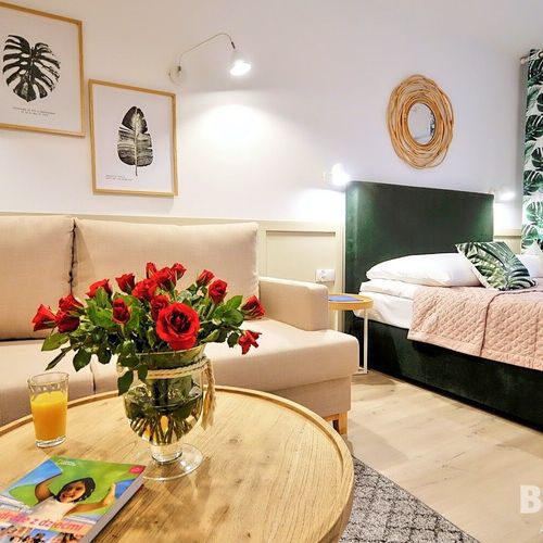 Apartament 5-osobowy pokój od strony basenu z 2 pomieszczeniami sypialnianymi
