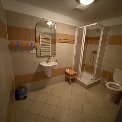 Pokój 6-osobowy z prysznicem z aneksem kuchennym