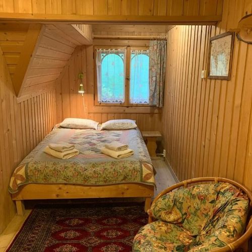 Camera cvadrupla familial(ă) cu vedere spre pădure