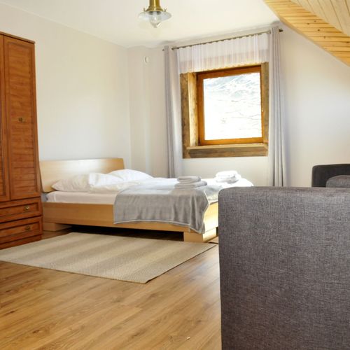 Deluxe Apartman pro 2 os. se 2 ložnicemi s výhledem na hory (s možností přistýlky)