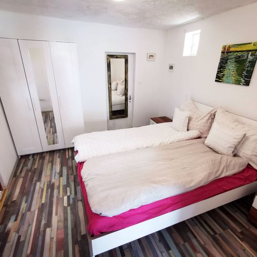 Apartament la parter cu grădină cu 2 camere pentru 4 pers.