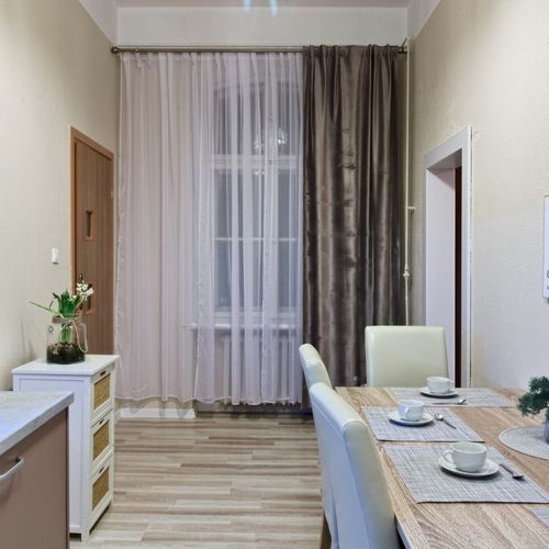 Apartament 4-osobowy na piętrze Standard Plus z 1 pomieszczeniem sypialnianym