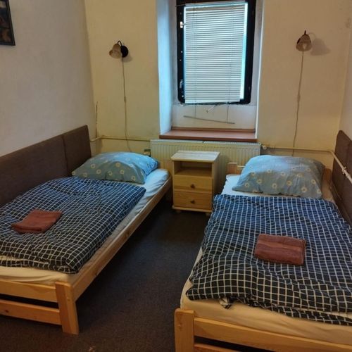 Apartament cu cadă cu chicinetă proprie cu 1 camera pentru 3 pers.