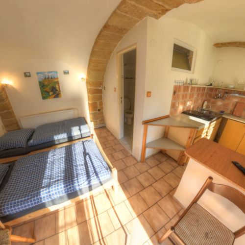 Apartament cu cadă cu chicinetă proprie cu 1 camera pentru 3 pers.