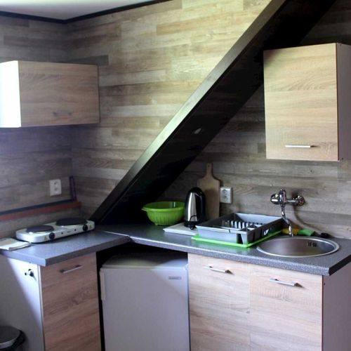Apartman s vlastní malou kuchyňkou s vlastní koupelnou  pro 5 os. se 2 ložnicemi