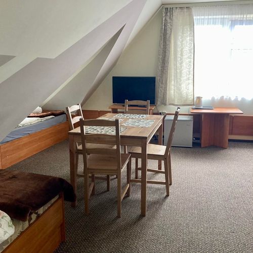 Pokój 5-osobowy na poddaszu Tourist