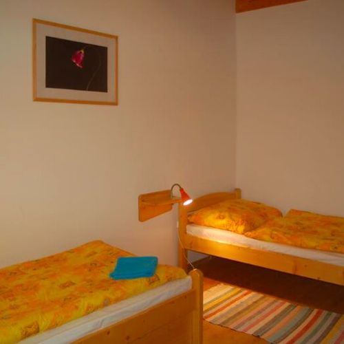 Apartament cu duș cu bucătărie proprie cu 3 camere pentru 7 pers.