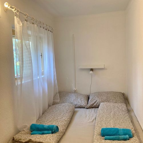Casă de vacanță cu terasă pentru 6 pers. (se inchirieaza doar integral)