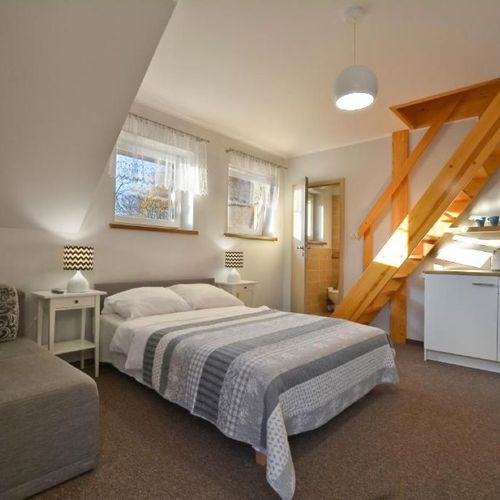 Apartament la etaj cu duș cu 1 camera pentru 3 pers.