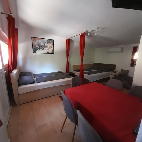 Apartament studio familial(ă) pentru 5 pers. (se inchirieaza doar integral)