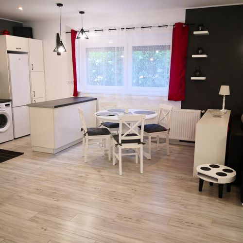 Apartament familial(ă) la parter pentru 4 pers. (se inchirieaza doar integral) (se poate solicita pat suplimentar)