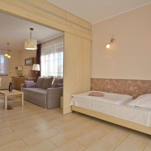 Apartament la parter cu terasă cu 3 camere pentru 6 pers.