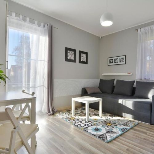 Apartament la parter cu terasă cu 2 camere pentru 4 pers.