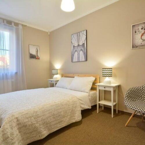 Apartament la parter cu terasă cu 3 camere pentru 6 pers.