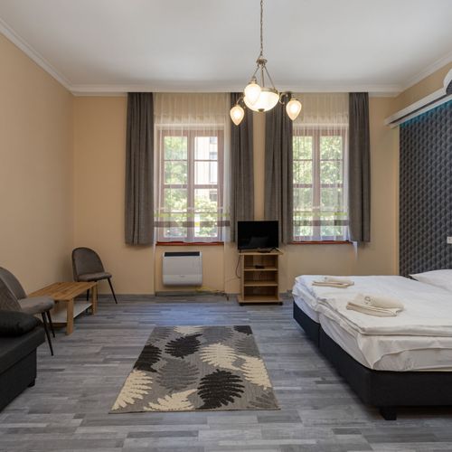 Apartament la parter lângă piscină cu 2 camere pentru 6 pers.
