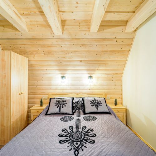 Casă de vacanță familial(ă) cu vedere spre munte pentru 8 pers. (se inchirieaza doar integral)