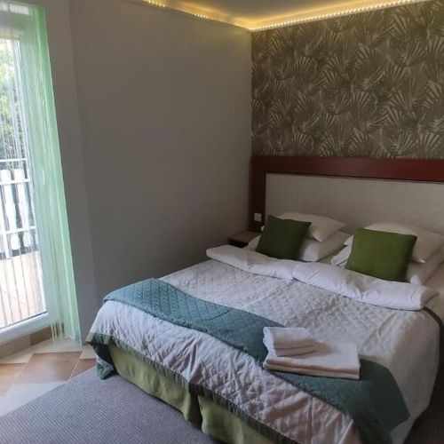 Apartament 3-osobowy z widokiem na ogród z widokiem na morze z 2 pomieszczeniami sypialnianymi