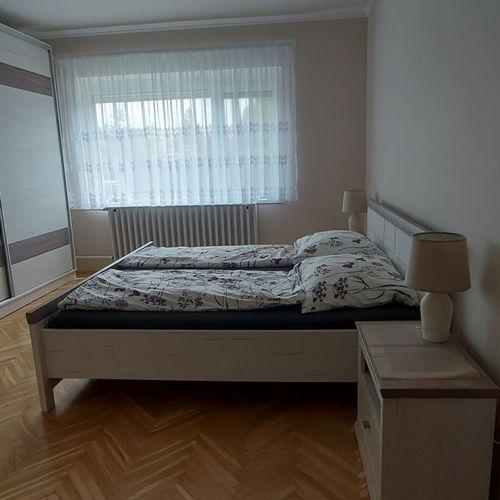 Casă de vacanță familial(ă) întreaga unitate pentru 8 pers. (se inchirieaza doar integral)