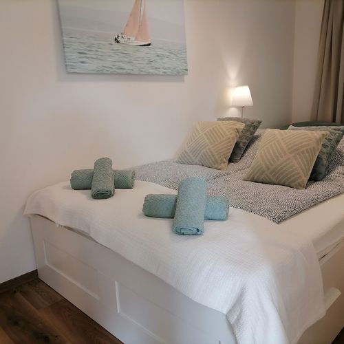 Apartament la parter cu aer condiționat pentru 4 pers. (se inchirieaza doar integral) (se poate solicita pat suplimentar)
