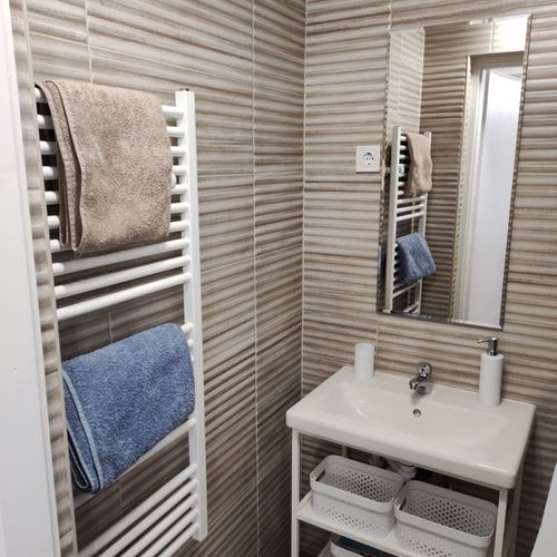 Apartament cu aer condiționat cu vedere spre grădină cu 1 camera pentru 2 pers. (se poate solicita pat suplimentar)