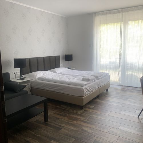Camera tripla deluxe cu aer condiționat