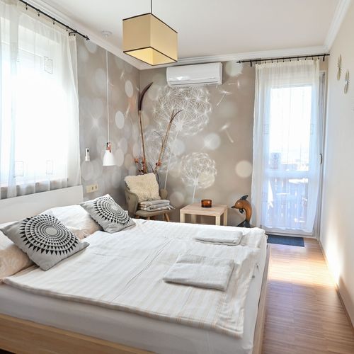 Apartament la etaj cu panoramă pentru 4 pers. (se inchirieaza doar integral)