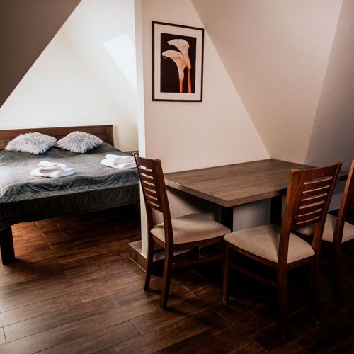 Apartament 4-osobowy na poddaszu tV z płaskim ekranem z 2 pomieszczeniami sypialnianymi