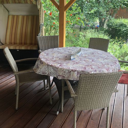 Apartament la parter cu vedere spre grădină cu 2 camere pentru 6 pers.