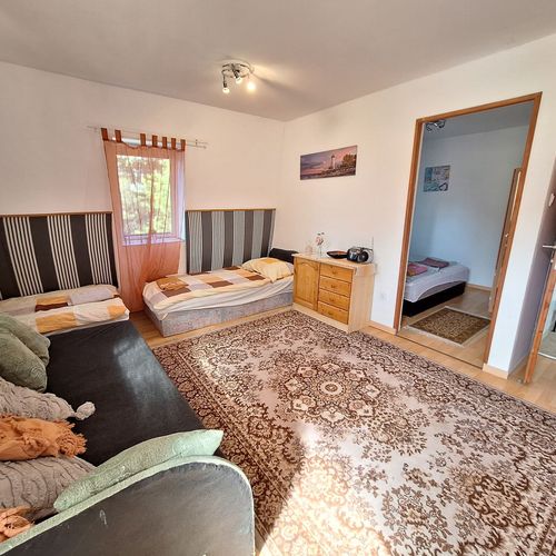 Apartament familial(ă) la etaj cu 2 camere pentru 4 pers. (se poate solicita pat suplimentar)